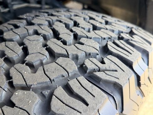 Used 2005 HUMMER H2 w/ Preferred Equipment Group image 12