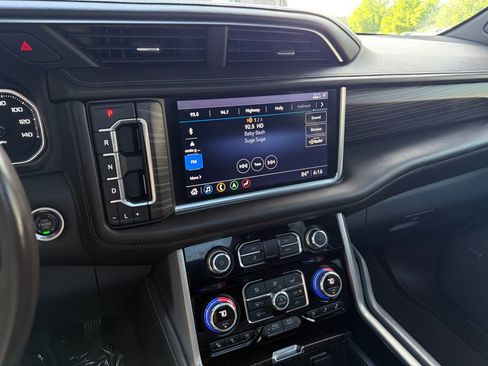 Used 2021 GMC Yukon XL Denali w/ Denali Premium Package AWD/4WD image 25