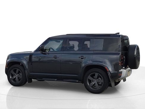 Used 2025 Land Rover Defender 110 S image 4