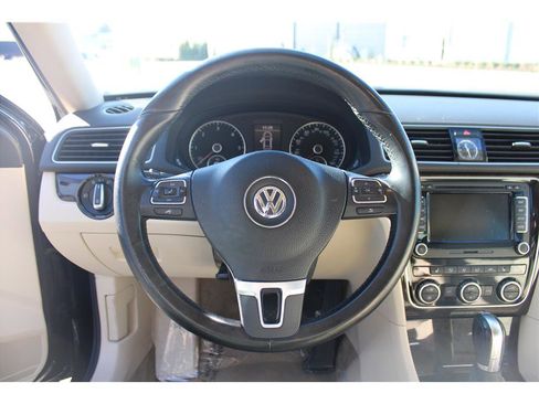 Used 2014 Volkswagen Passat TDI SEL Premium image 17