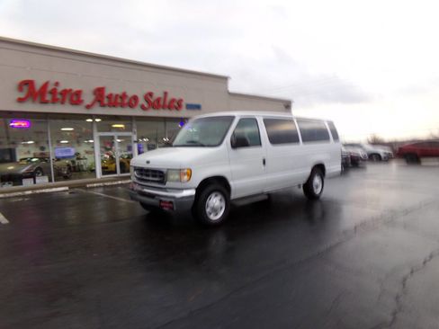 Used 2001 Ford E-350 and Econoline 350 XL RWD image 2