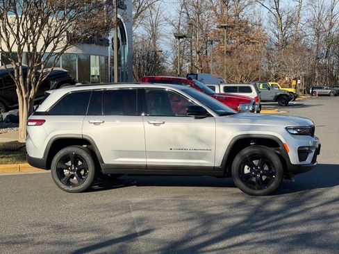 New 2025 Jeep Grand Cherokee Limited image 5