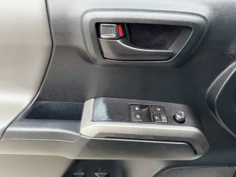 Used 2017 Toyota Tacoma SR5 image 20