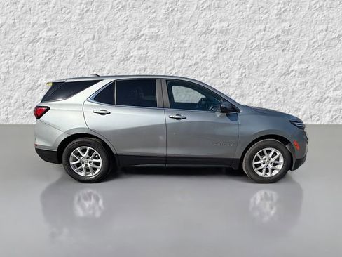 Used 2023 Chevrolet Equinox LT image 2