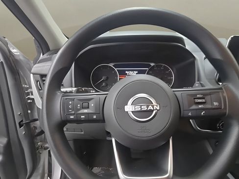 Used 2024 Nissan Rogue S FWD image 23