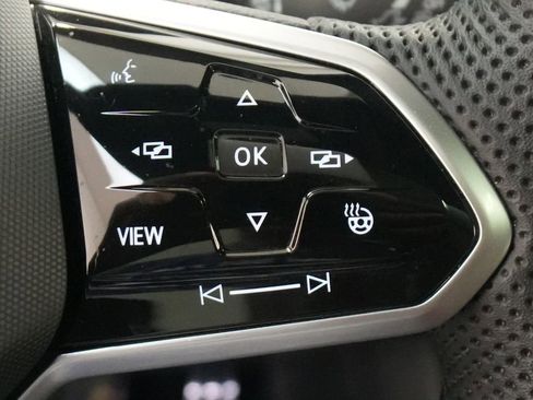 Used 2022 Volkswagen Tiguan SEL R-Line image 43