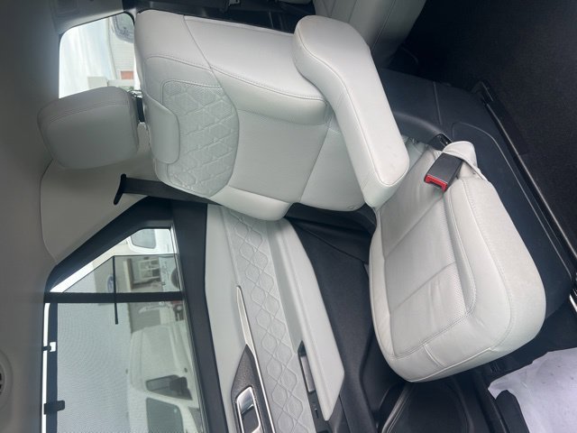 Used 2025 Ford Explorer Platinum w/ LUX Leather Package AWD/4WD image 16