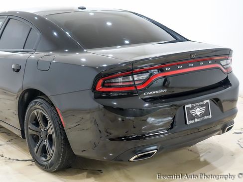 Used 2020 Dodge Charger SXT w/ Leather Interior Group image 9