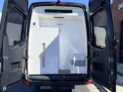 Used 2013 Mercedes-Benz Sprinter 2500 image 29