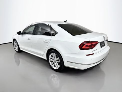 Used 2018 Volkswagen Passat 2.0T SE FWD image 5