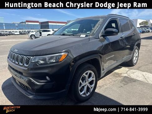 Used 2024 Jeep Compass Latitude AWD/4WD image 1