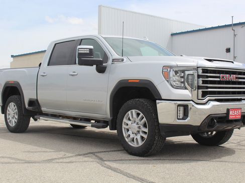 Used 2020 GMC Sierra 2500 SLT w/ Driver Alert Package I AWD/4WD image 3