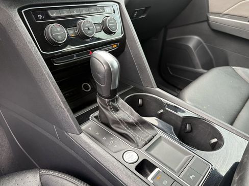 Used 2023 Volkswagen Atlas Cross Sport SE image 19