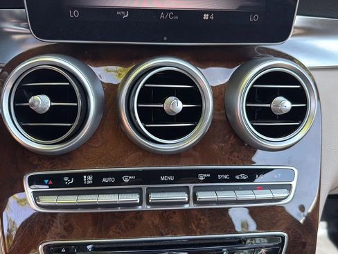 Used 2015 Mercedes-Benz C 300 4MATIC Sedan image 35