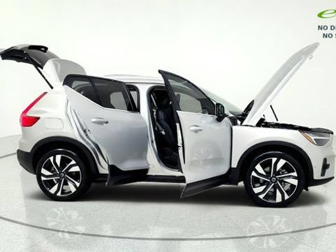 Used 2025 Volvo XC40 B5 Plus AWD/4WD image 20