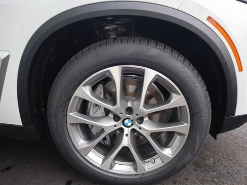 New 2026 BMW X5 xDrive50e w/ Executive Package image 9