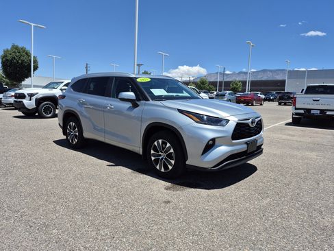 Certified 2025 Toyota Highlander XLE AWD/4WD image 7