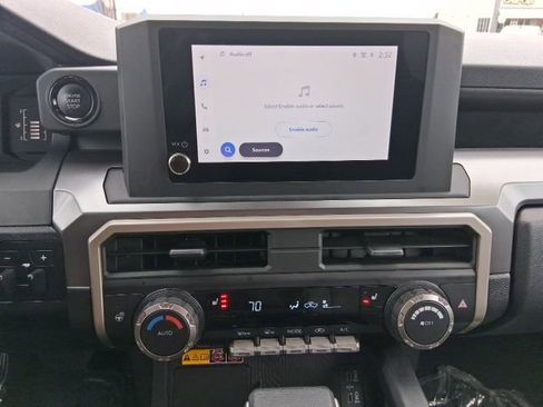 Used 2025 Toyota Tacoma SR5 AWD/4WD image 21