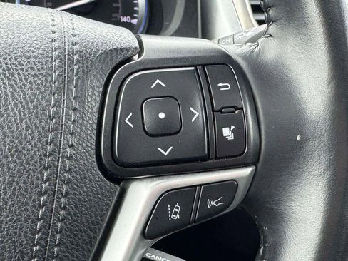 Used 2019 Toyota Highlander SE image 23