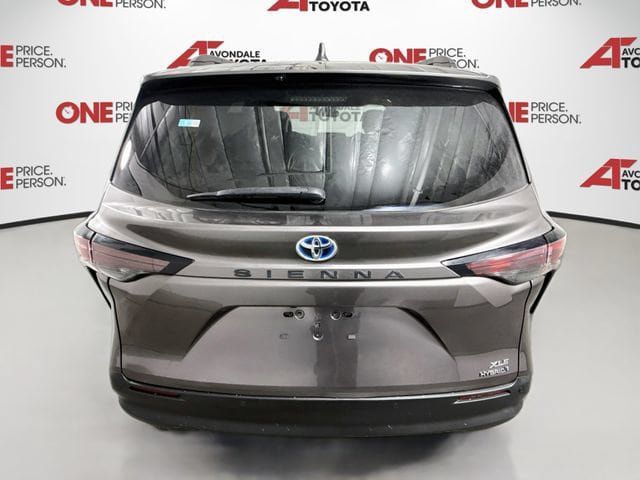 Certified 2024 Toyota Sienna XLE FWD image 7