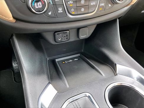 Used 2023 Chevrolet Traverse Premier FWD image 26