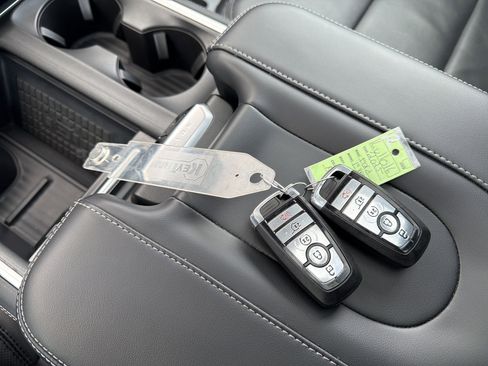 Used 2025 Ford Expedition Max Platinum w/ Driver's Package image 32