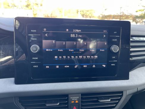 Used 2025 Volkswagen Jetta SE image 14