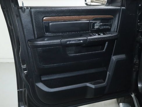 Used 2015 RAM 3500 Laramie w/ Convenience Group AWD/4WD image 16