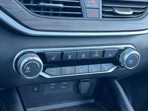 Used 2023 Nissan Altima 2.5 SV w/ SV Premium Package image 20