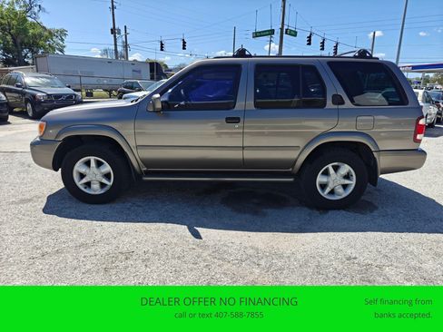 Used 2001 Nissan Pathfinder LE RWD image 2