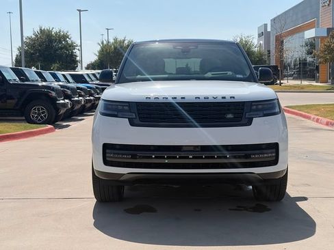 Used 2025 Land Rover Range Rover SE AWD/4WD image 2