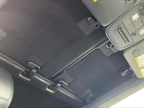 Used 2023 Ford Bronco Wildtrak image 13