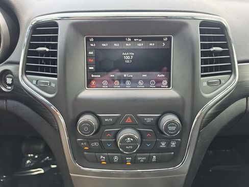 Used 2021 Jeep Grand Cherokee Laredo RWD image 17