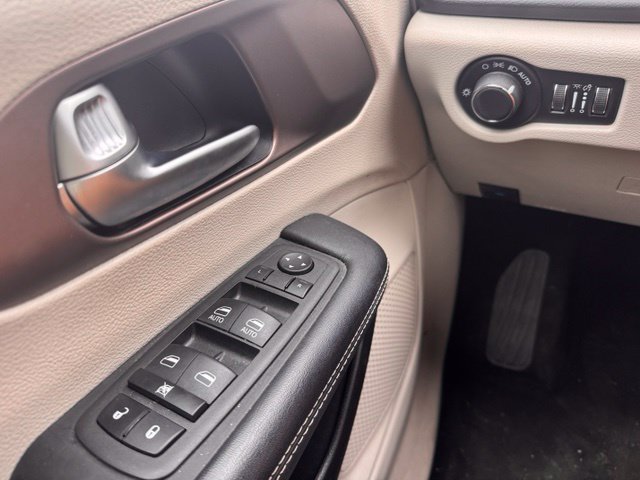 Used 2023 Chrysler Voyager LX FWD image 17