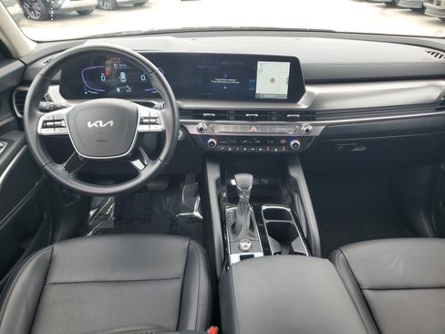 Used 2025 Kia Telluride LX FWD image 17