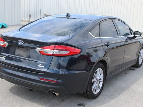 Used 2020 Ford Fusion SE image 6
