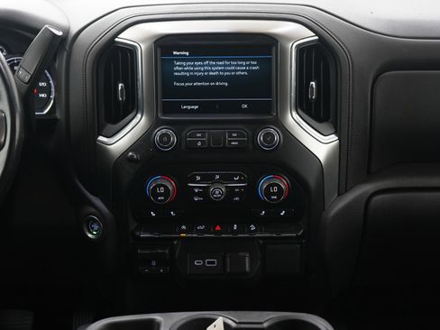 Used 2019 Chevrolet Silverado 1500 RST image 18