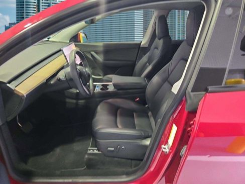 Used 2022 Tesla Model Y Long Range image 16