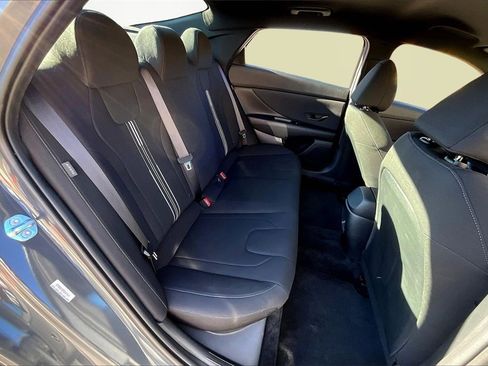 Certified 2025 Hyundai Elantra Sport image 27