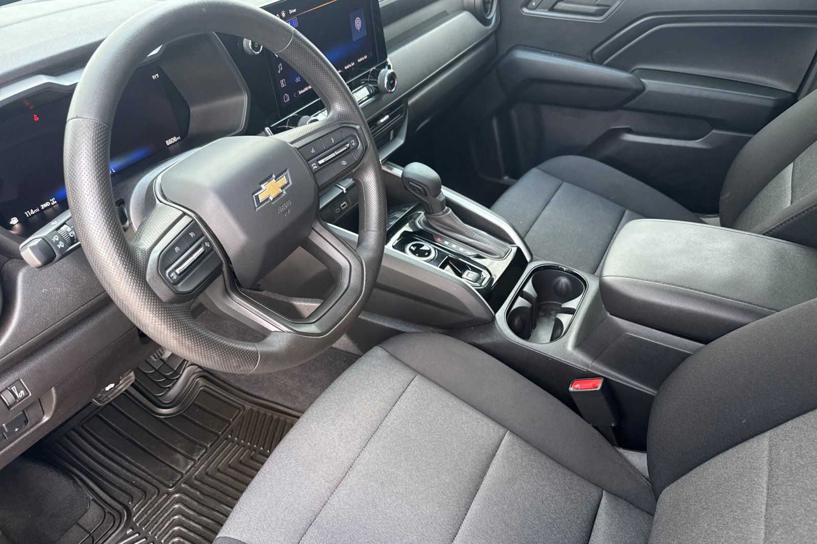 Used 2024 Chevrolet Colorado W/T AWD/4WD image 9