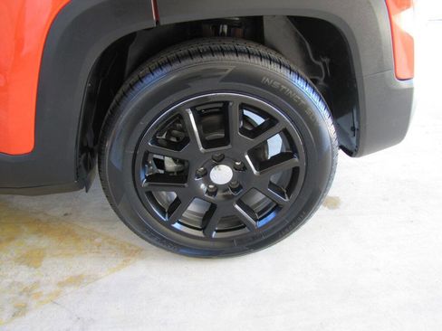 Used 2020 Jeep Renegade Latitude w/ Popular Equipment Group image 23