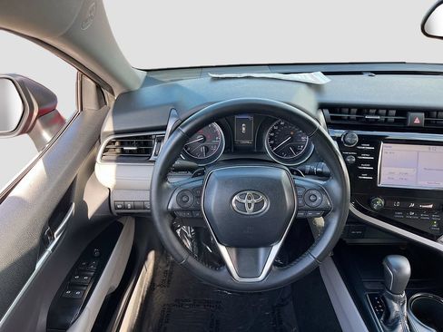 Used 2019 Toyota Camry SE FWD image 19