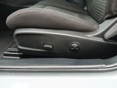 Used 2022 Dodge Challenger SXT w/ Driver Convenience Group image 25