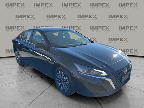 Used 2024 Nissan Altima 2.5 SV image 7