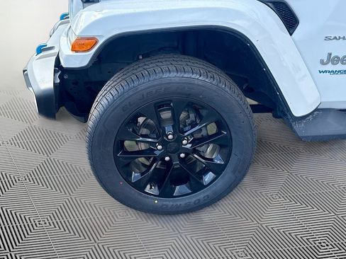 Used 2022 Jeep Wrangler Unlimited Sahara w/ Safety Group image 34