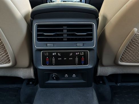 Used 2025 Audi Q8 Premium Plus image 38