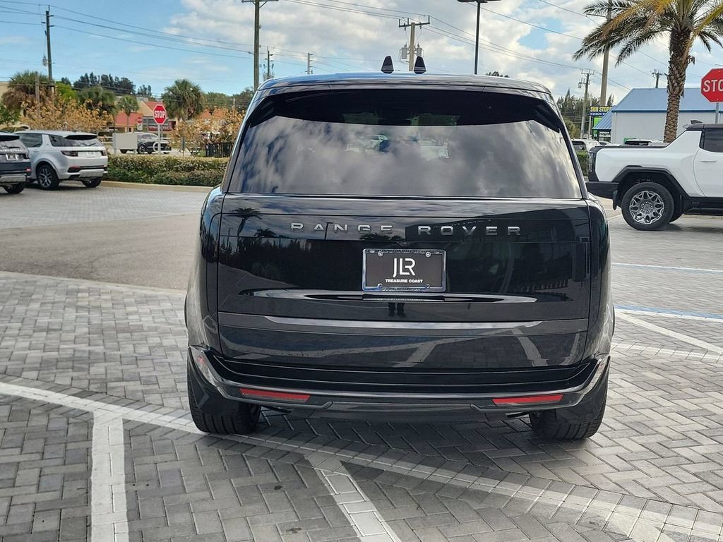 Used 2025 Land Rover Range Rover SE AWD/4WD image 4