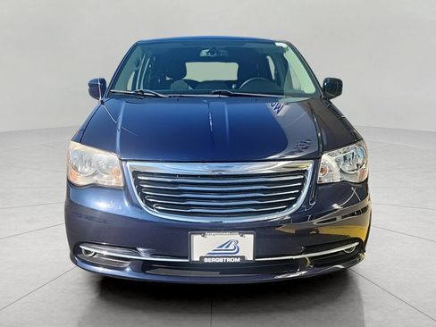 Used 2014 Chrysler Town & Country Touring FWD image 3