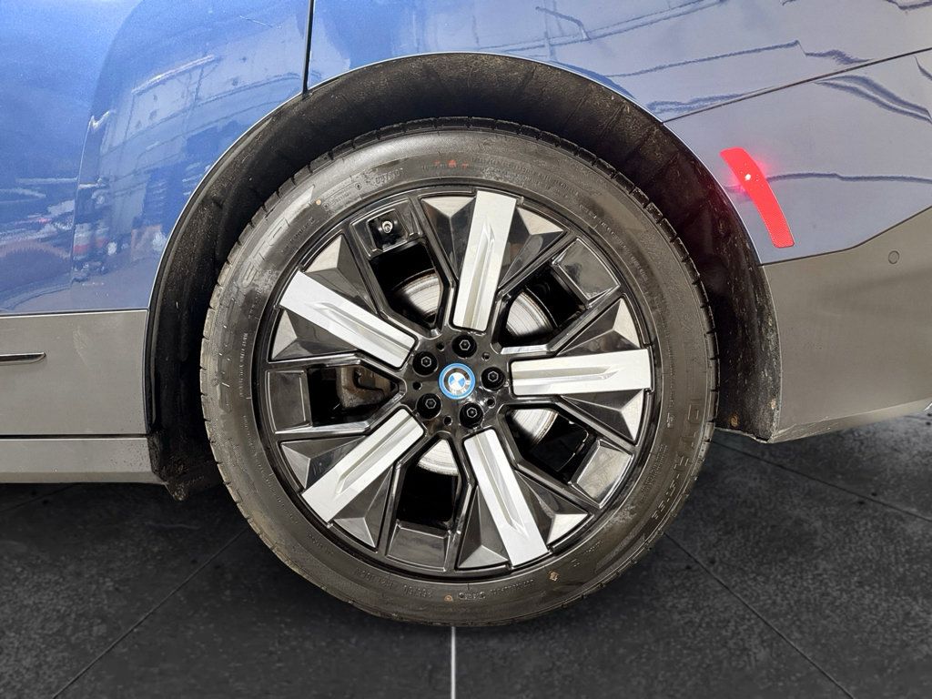 Used 2023 BMW iX xDrive50 w/ Premium Package AWD/4WD image 31