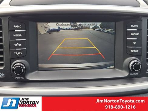 Used 2019 Kia Sorento AWD V6 image 19